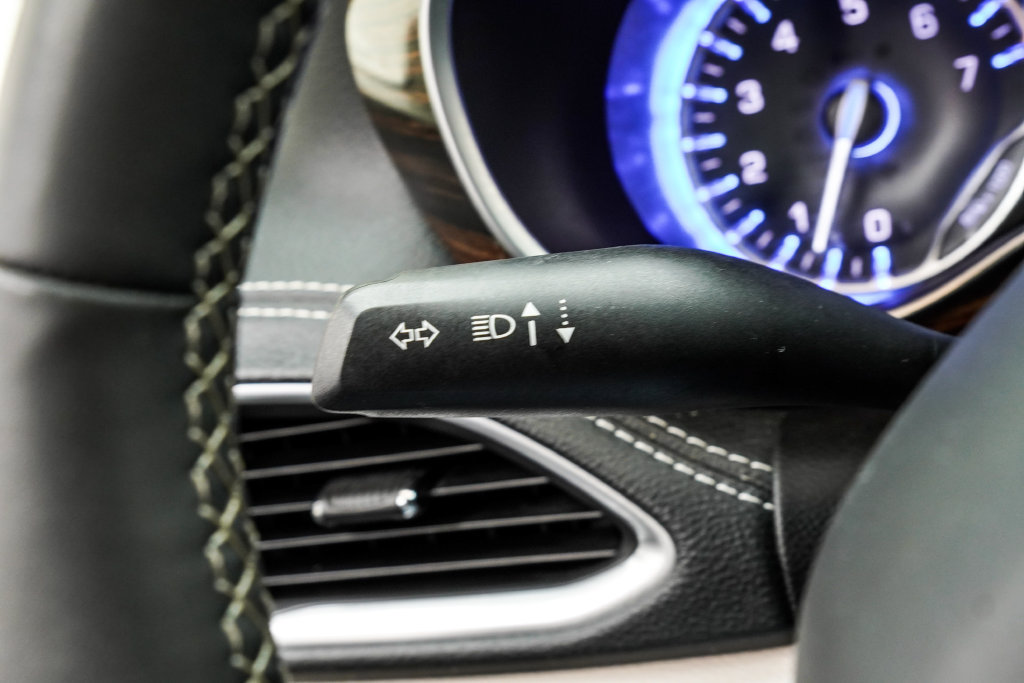 Used 2023 Chrysler Pacifica Limited FWD image 40