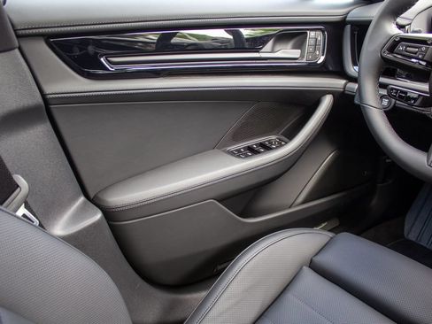 Used 2026 Porsche Panamera image 18