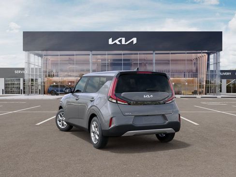 Used 2025 Kia Soul LX w/ LX Technology Package FWD image 4