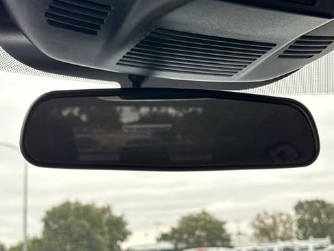 Used 2025 Nissan Rogue SV FWD image 25