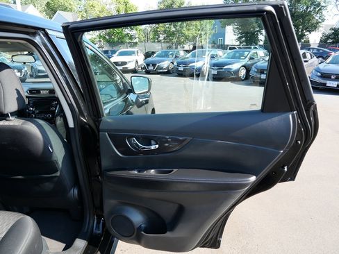 Used 2018 Nissan Rogue S AWD/4WD image 30