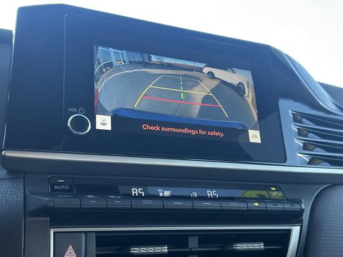 Used 2025 Toyota Camry SE image 18