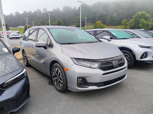 Used 2025 Honda Odyssey EX-L image 3