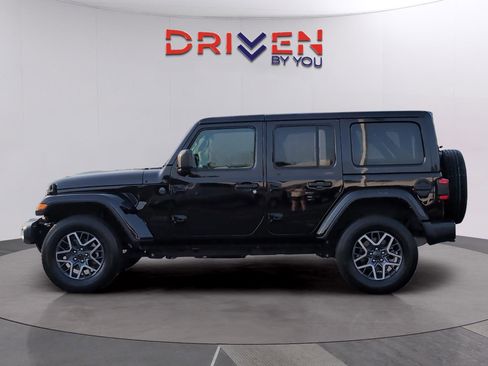 Used 2025 Jeep Wrangler Unlimited Sahara AWD/4WD image 2
