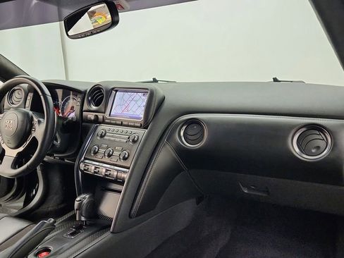 Used 2014 Nissan GT-R Premium image 25