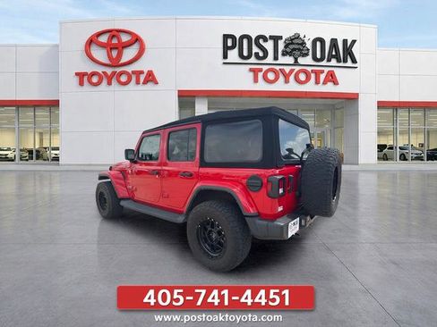 Used 2022 Jeep Wrangler Unlimited Sahara AWD/4WD image 25