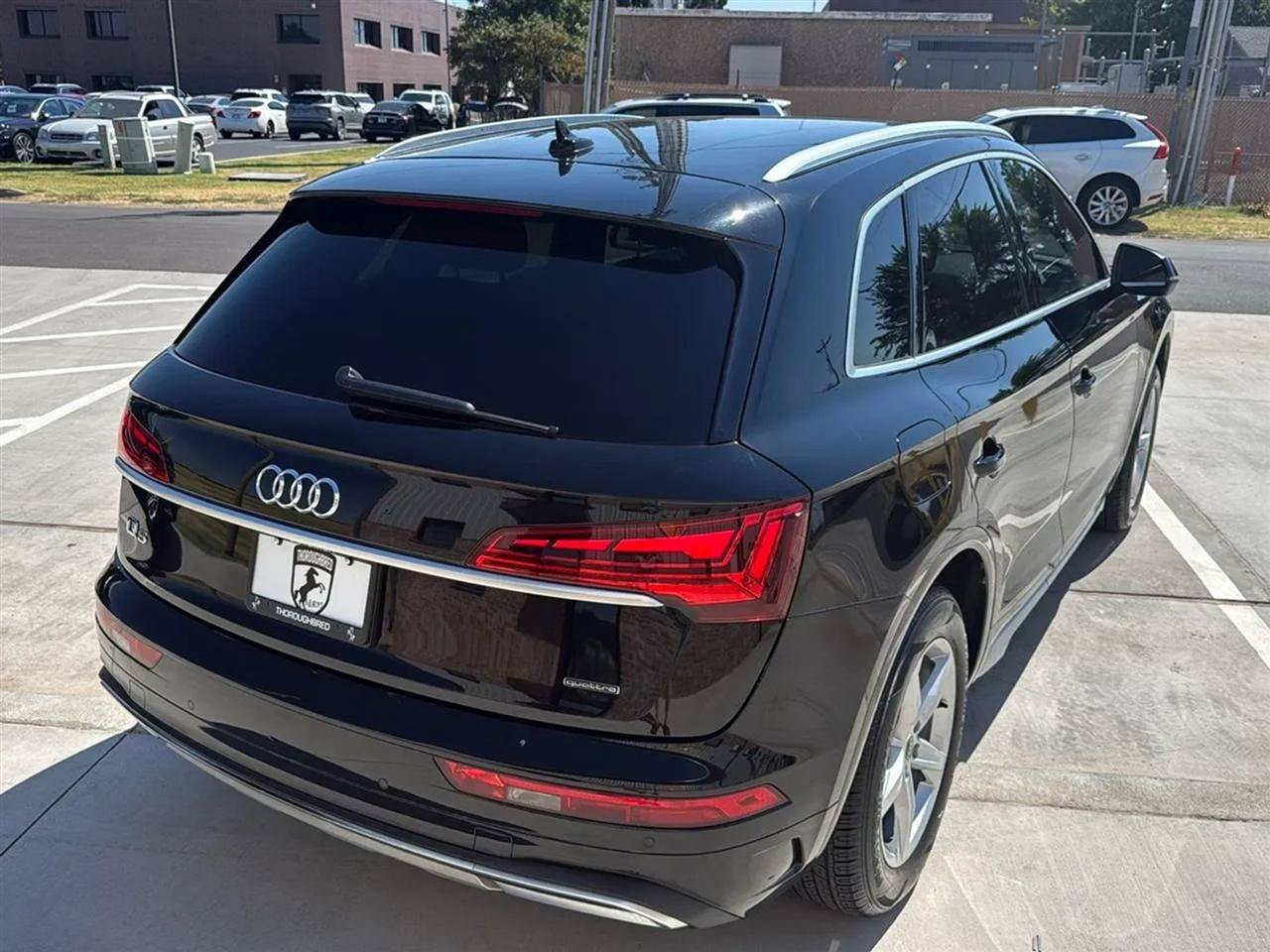 Used 2021 Audi Q5 2.0T Premium w/ Convenience Package AWD/4WD image 12
