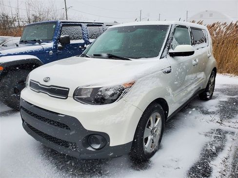 Used 2017 Kia Soul Base image 2