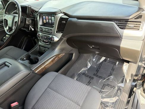 Used 2019 Chevrolet Suburban LS RWD image 11