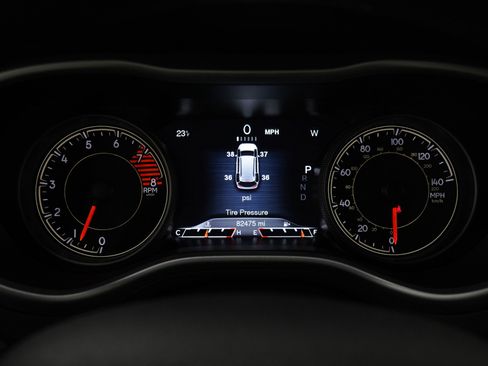 Used 2018 Jeep Cherokee Trailhawk w/ Cold Weather Group image 24