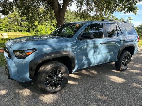 Used 2025 Toyota 4Runner SR5 AWD/4WD image 2