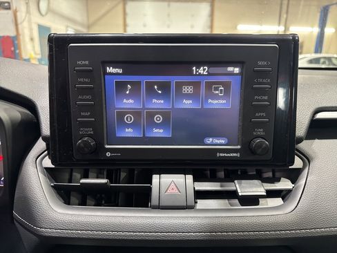 Used 2020 Toyota RAV4 LE image 22