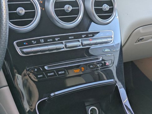 Used 2018 Mercedes-Benz GLC 300 4MATIC image 21