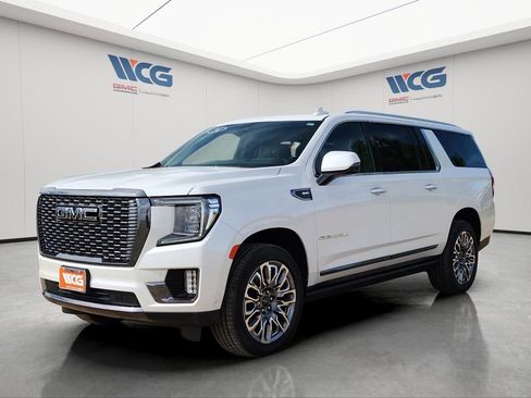Used 2024 GMC Yukon XL Denali Ultimate AWD/4WD image 5