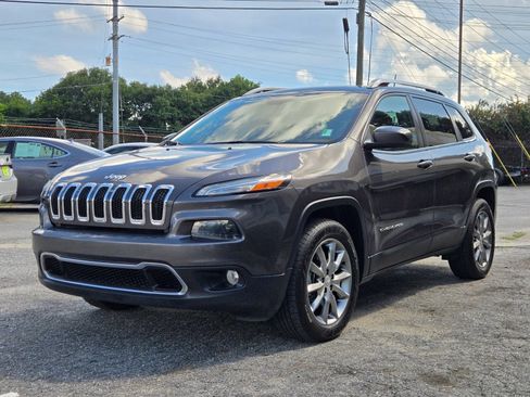 Used 2018 Jeep Cherokee Limited AWD/4WD image 2