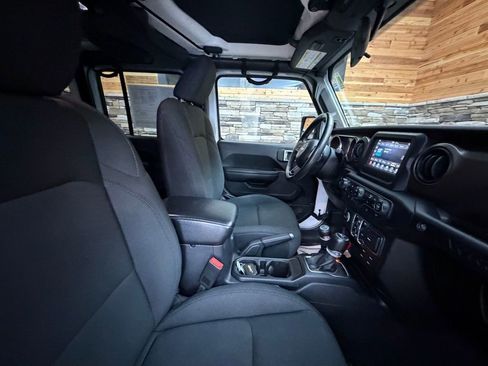 Used 2018 Jeep Wrangler Unlimited Sport S AWD/4WD image 14