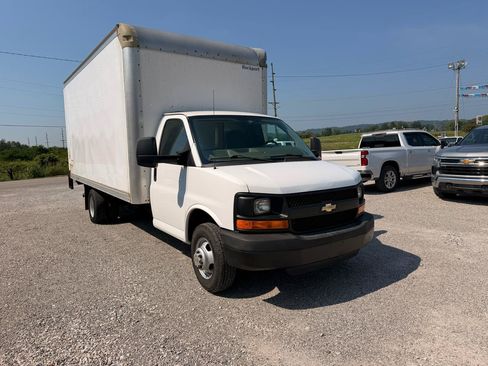 Used 2014 Chevrolet Express 3500 Extended RWD image 4