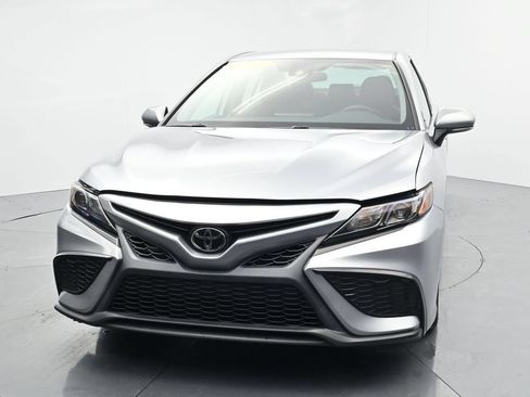 Used 2024 Toyota Camry SE FWD image 3