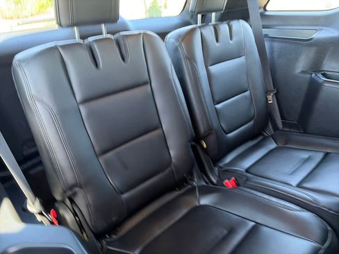 Used 2017 Ford Explorer XLT w/ Equipment Group 202A AWD/4WD image 33