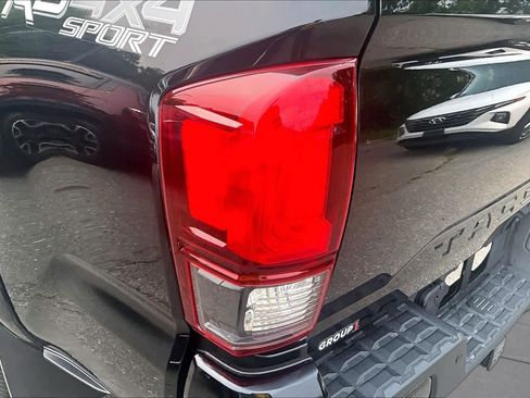 Certified 2018 Toyota Tacoma TRD Sport AWD/4WD image 27