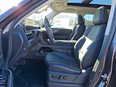 New 2026 INFINITI QX80 Luxe image 10