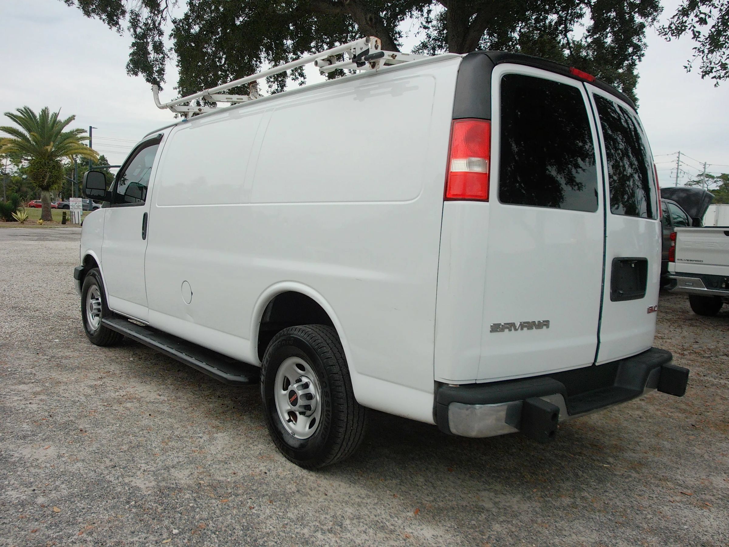 Used 2020 GMC Savana 2500 w/ Driver Convenience Package RWD image 7