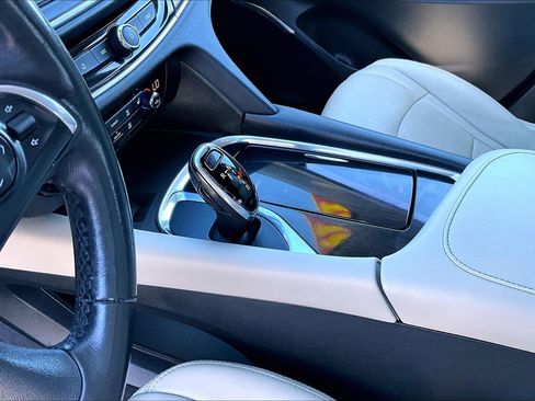 Used 2019 Buick Enclave Essence image 9