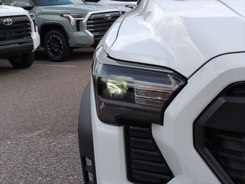 Certified 2026 Toyota Tacoma TRD Off-Road w/ TRD Off Road Upgrade Package AWD/4WD image 10