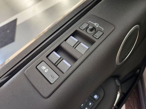 New 2026 Land Rover Discovery S AWD/4WD image 22