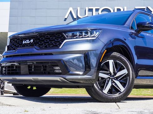 Used 2022 Kia Sorento EX FWD image 2