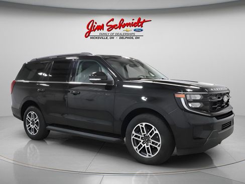 Used 2025 Ford Expedition Active AWD/4WD image 2