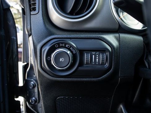 Used 2018 Jeep Wrangler Unlimited Sport S image 10