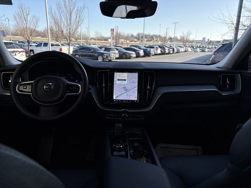 Used 2025 Volvo XC60 B5 Plus image 29