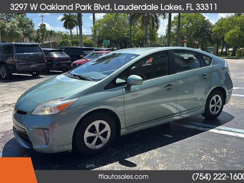 Used 2015 Toyota Prius Two FWD image 6