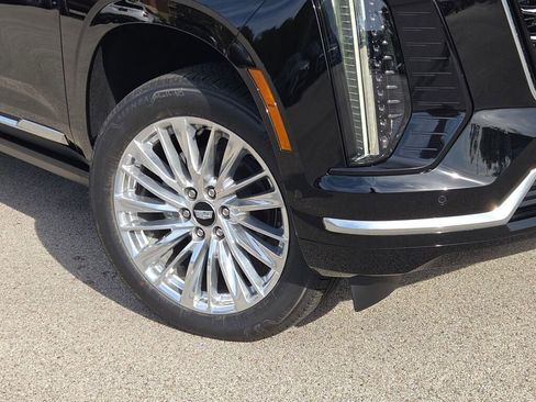 New 2026 Cadillac Escalade Luxury image 3