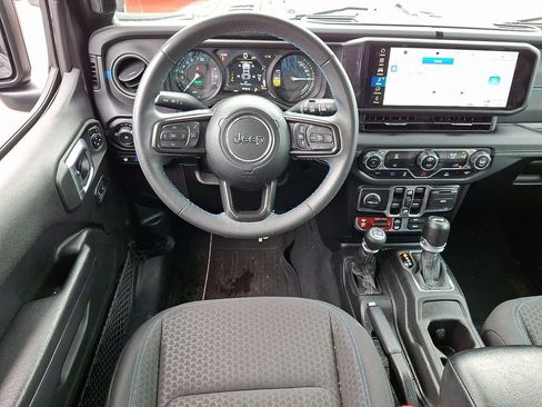 Used 2024 Jeep Wrangler Unlimited Rubicon 4xe image 11