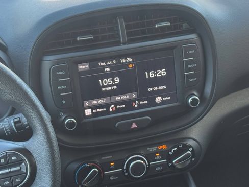 Used 2025 Kia Soul LX w/ LX Technology Package FWD image 17