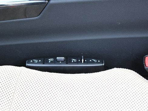 Used 2011 Mercedes-Benz E 550 4MATIC Sedan image 18