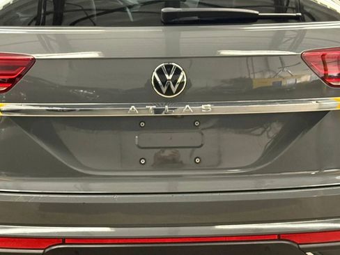 Used 2020 Volkswagen Atlas Cross Sport SE w/ Panoramic Sunroof Package FWD image 11