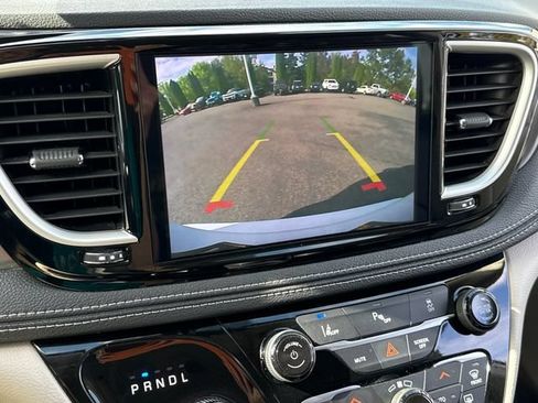Used 2024 Chrysler Pacifica Limited FWD image 28
