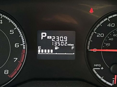 Used 2019 Subaru Crosstrek 2.0i Premium w/ Moonroof Package image 16