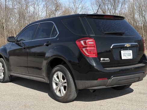 Used 2017 Chevrolet Equinox LS FWD image 33