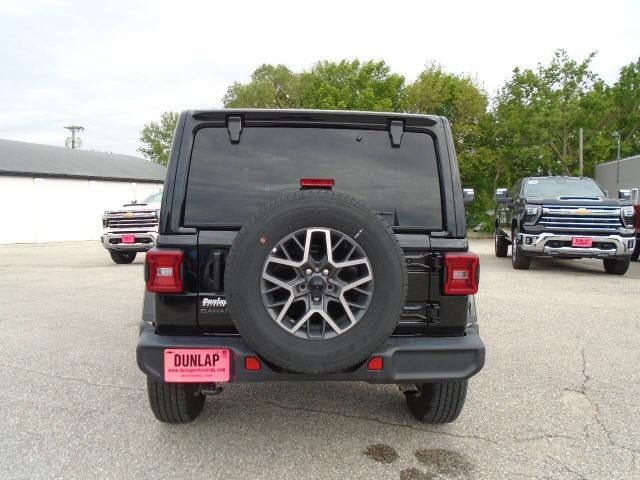 Used 2025 Jeep Wrangler Unlimited Sahara AWD/4WD image 29