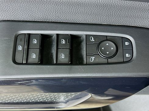 Used 2025 Nissan Pathfinder SV AWD/4WD image 15