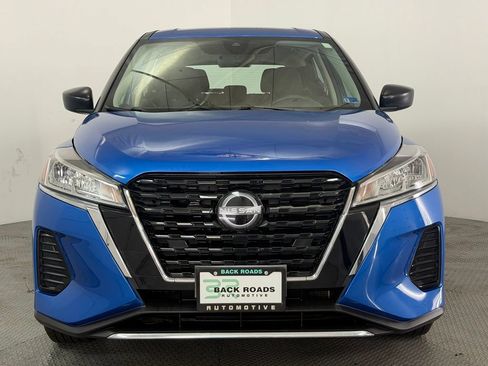 Used 2022 Nissan Kicks S FWD image 2