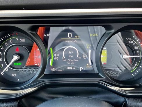 Used 2025 Jeep Wrangler Unlimited Sahara AWD/4WD image 15