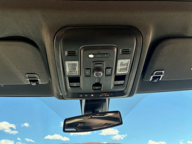 Used 2022 GMC Yukon AT4 w/ AT4 Premium Plus Package AWD/4WD image 17