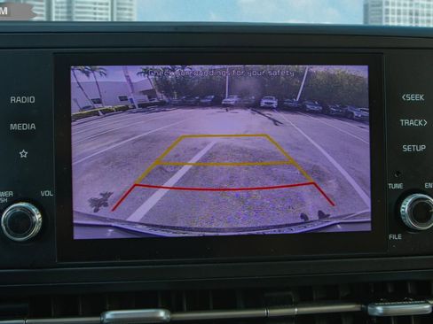 Used 2022 Kia Carnival LX image 28