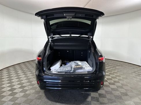 New 2026 Jaguar F-PACE R-Dynamic S image 7