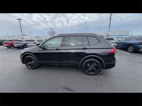 Used 2024 Volkswagen Tiguan SE R-Line image 5